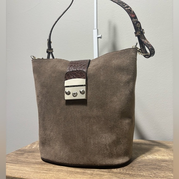 Claudia Firenze Suede Bucket Bag - Picture 1 of 14
